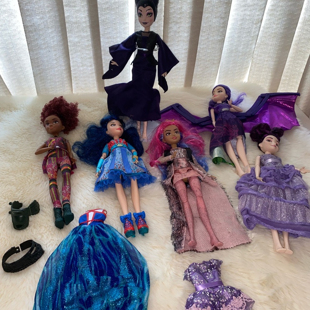 Descendants dolls